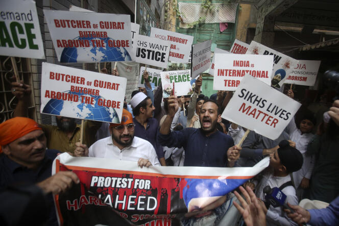 Des membres de la communauté sikh manifestent leur soutien à Hardeep Singh Nijjar, évoquant la responsabilité de l’Inde à Peshawar (Pakistan), le 20 septembre 2023. 