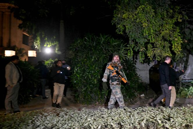 Les autorités de l’ambassade d’Israël en Inde enquêtent avec la police au sujet d’une explosion près de l’ambassade, le 26 décembre 2023. 
