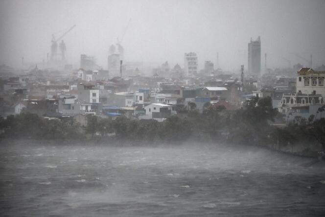 Les vagues sur la côte de Haïphong, le 7 septembre 2024.