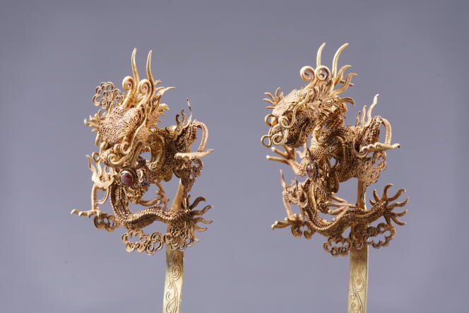 Hairpins with dragon decoration, gold filigree set with rubies, Ming dynasty (1368-1644).