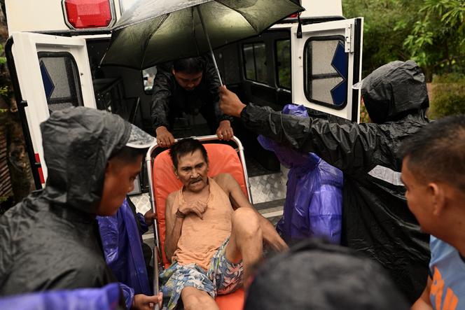 Rescuers evacuate a man before Typhoon Toraji arrives in Ilagan city, Isabela province, northern Philippines, November 11, 2024. 