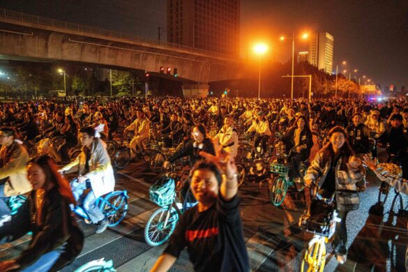 In China, authorities put an end to nighttime bike rides by Henan students