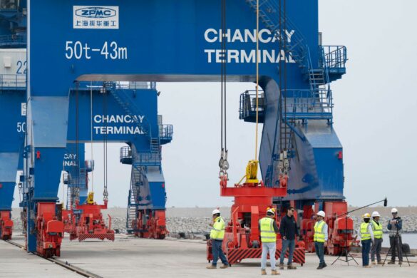 In Peru, Xi Jinping inaugurates a Chinese port, a stop on the Silk Roads in the region