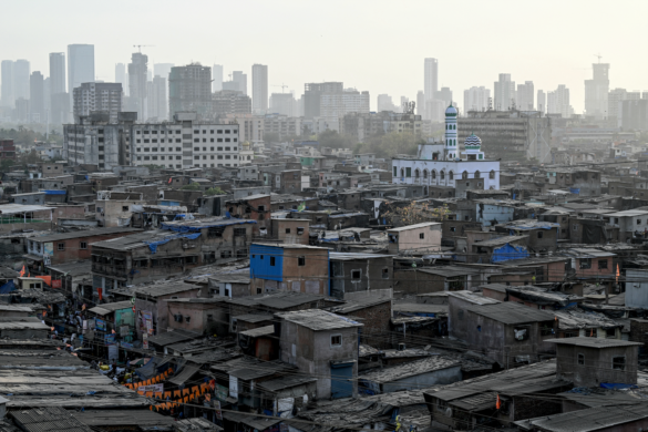 In Bombay, the largest slum in Asia threatened by the greed of real estate developers