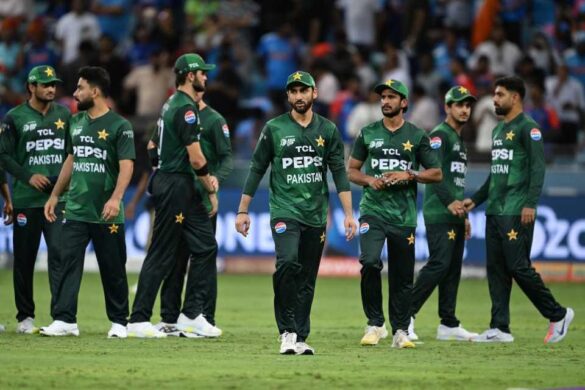Pakistan vs India: Mike Hesson disappointed in handshake refusal at Asia Cup in first meeting since conflict – Sky Sports